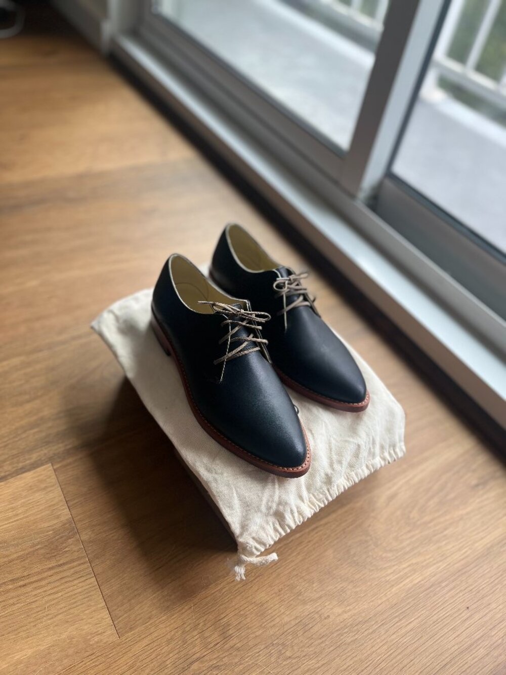 Nisolo Womens Size 9 Black Leather Oxfords
